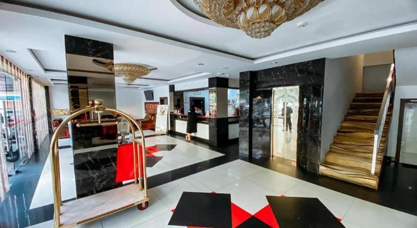 נגויה Lucky Star Hotel מראה חיצוני תמונה
