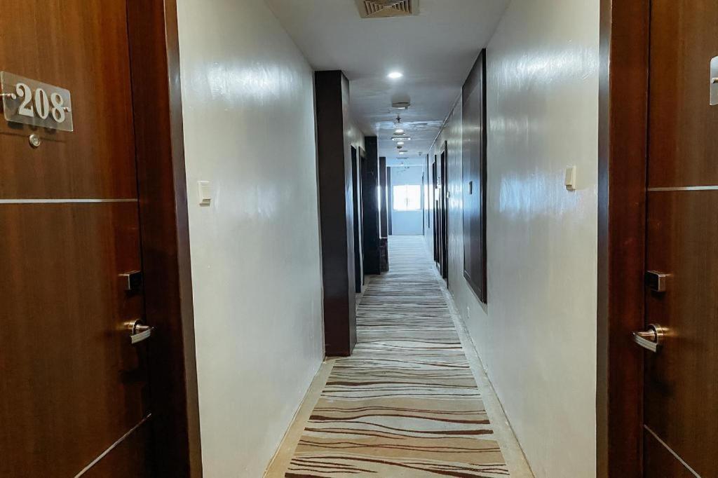 נגויה Lucky Star Hotel מראה חיצוני תמונה